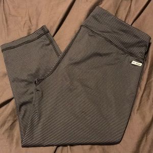Danskin Now Fitted Gray and Black Capris, Med 8/10